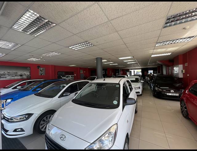 921M² SHOWROOM FOR SALE IN PAROW CENTRAL